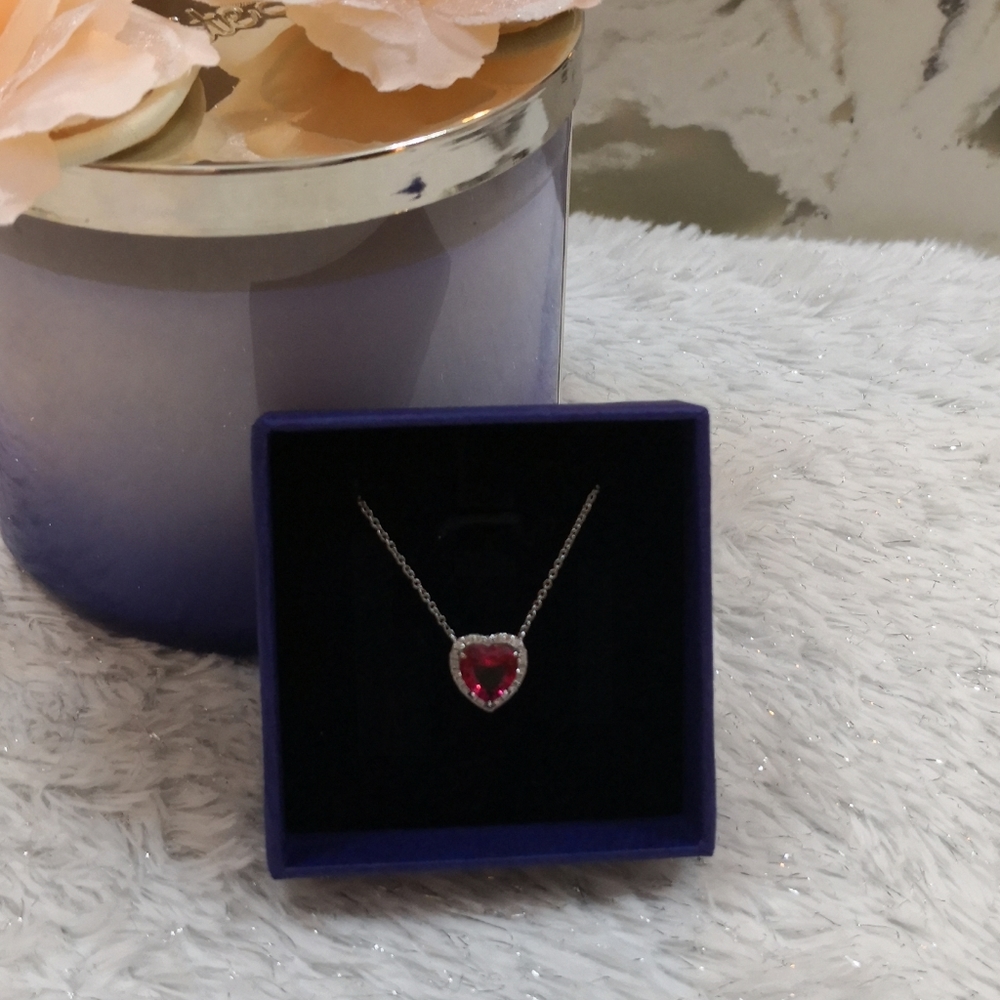 NWOT Silver Heart Necklace